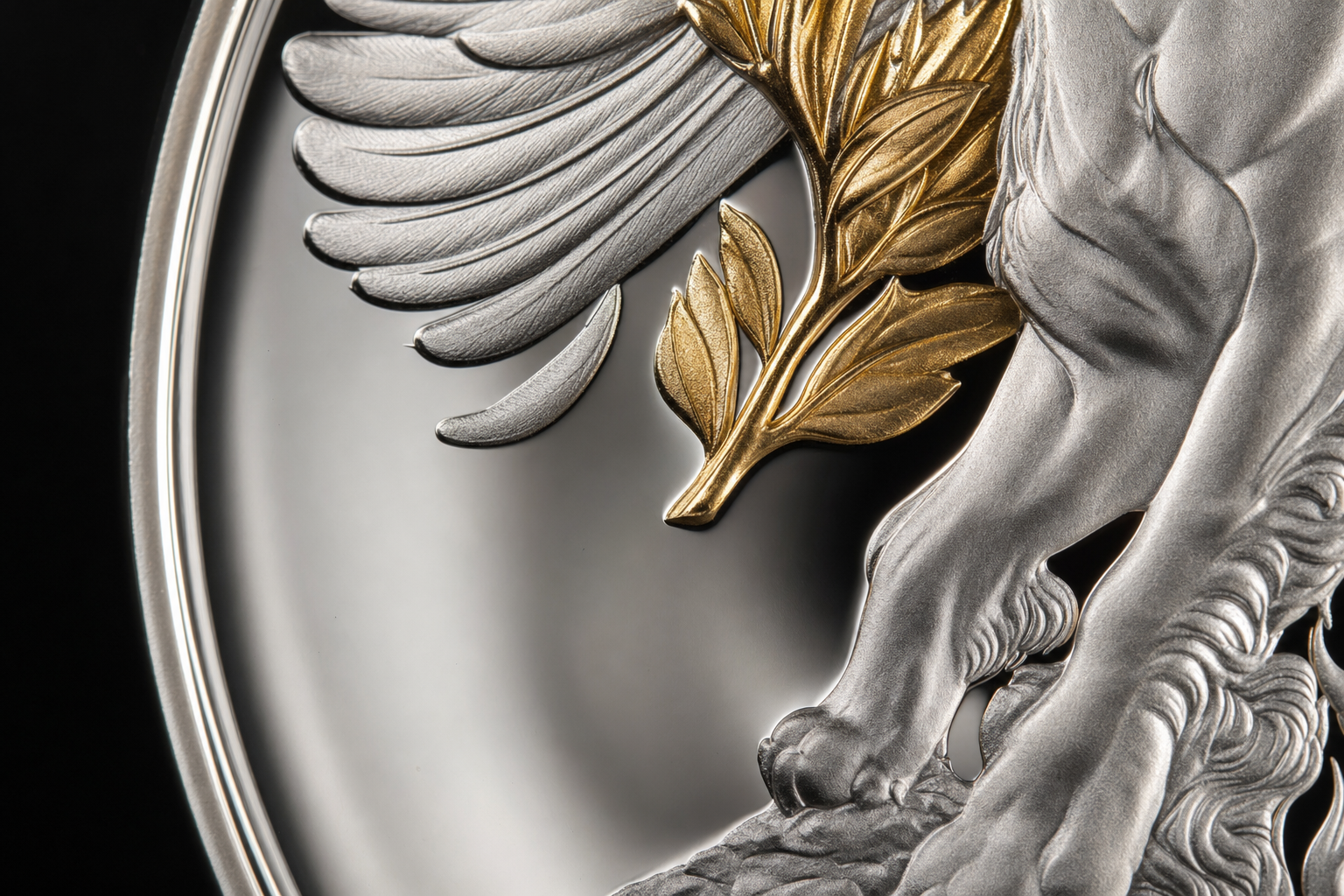 Silbermünze in Polierte-Platte-Qualität mit spiegelndem Grund, mattiertem Relief und Teilvergoldung